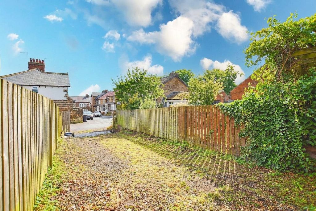 Property photo 2 of 11