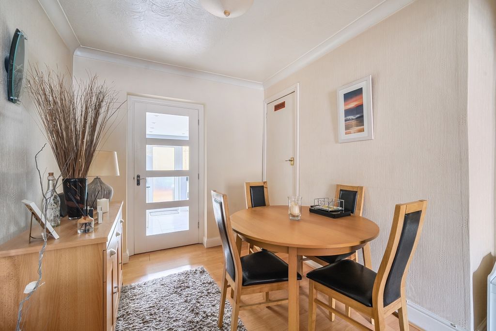 Property photo 3 of 14 1375393-12-690A142d72374