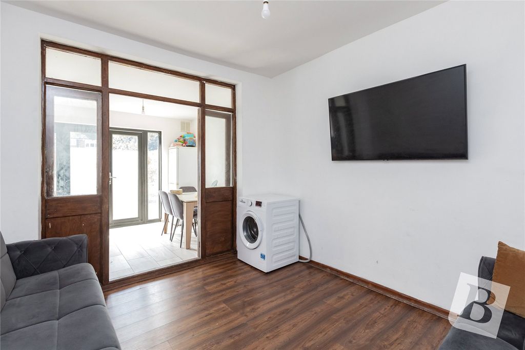 Property photo 2 of 18 Picture No. 24