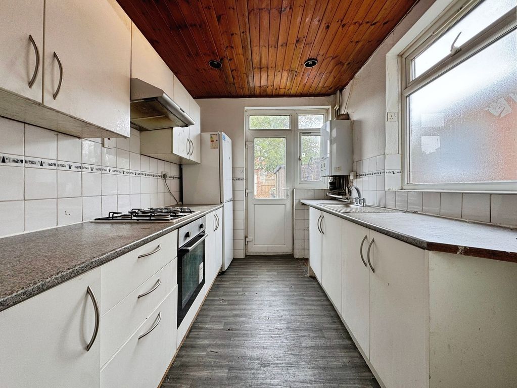 Property photo 3 of 12 Kitchen