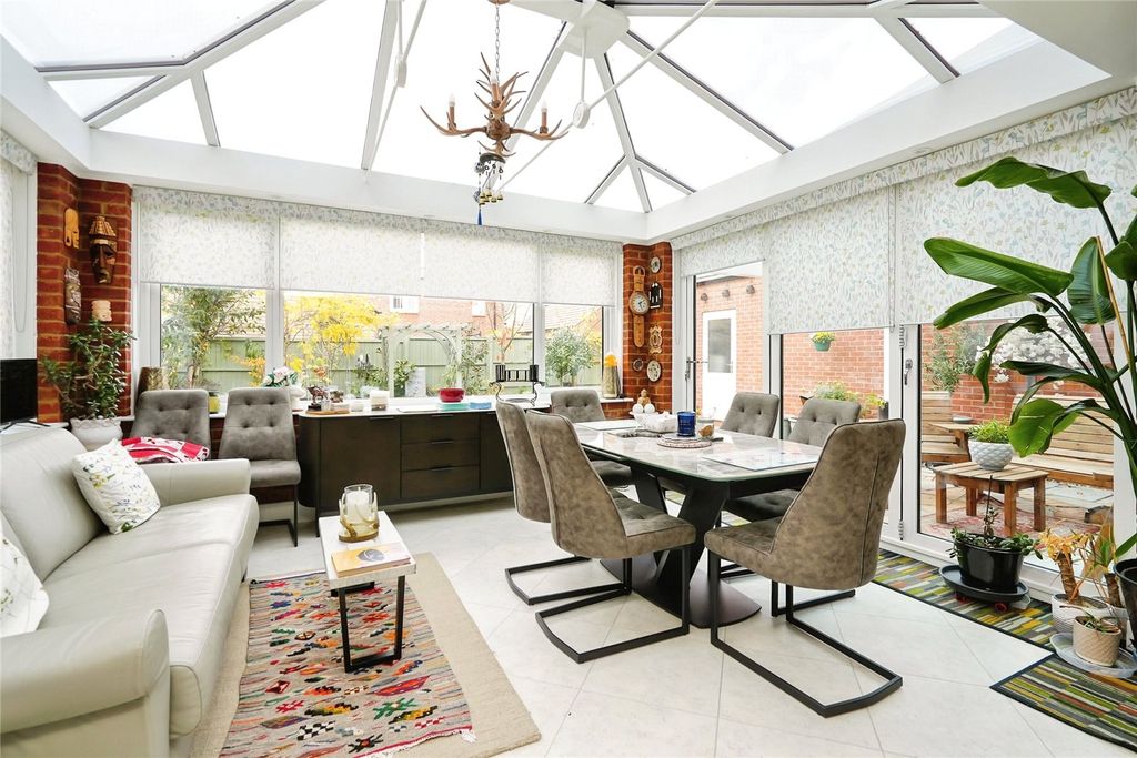 4 bed detached house for saleWenlock Drive, Bicester, Oxfordshire OX26 photo 4