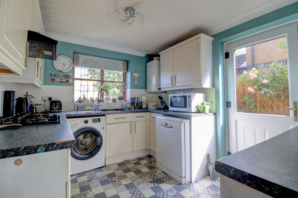 Property photo 2 of 20 Kitchen