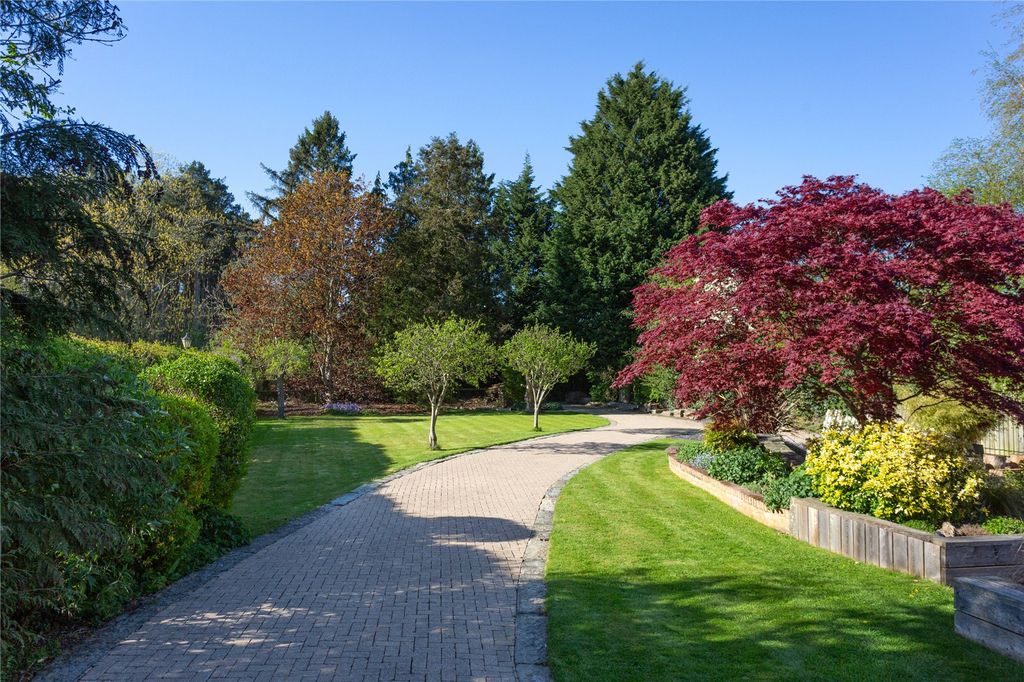 Property photo 2 of 31 Garden