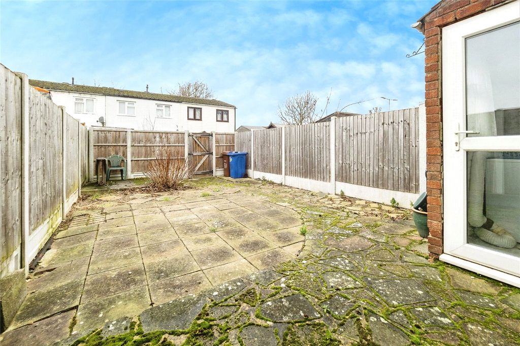 Property photo 3 of 17 Garden