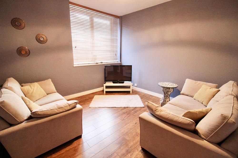 Property photo 2 of 9 Lounge