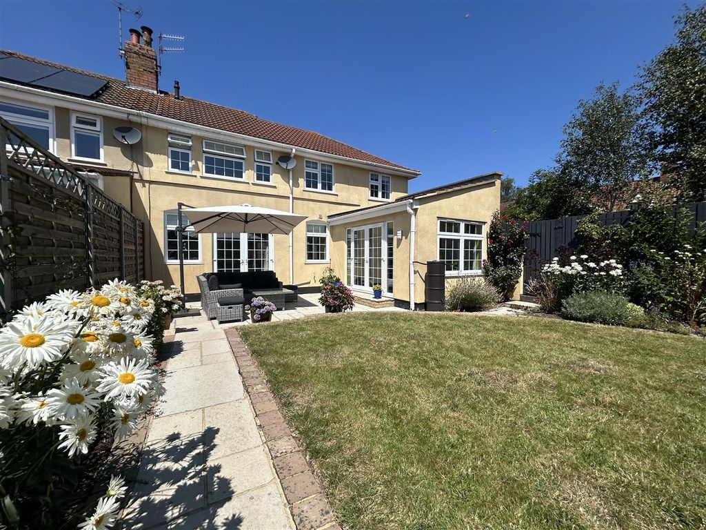 Property photo 2 of 27