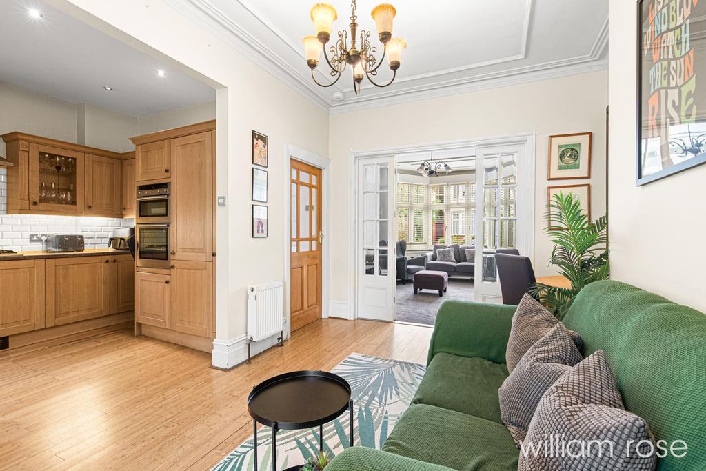 Property photo 2 of 30 Empressavenue_28.Jpg