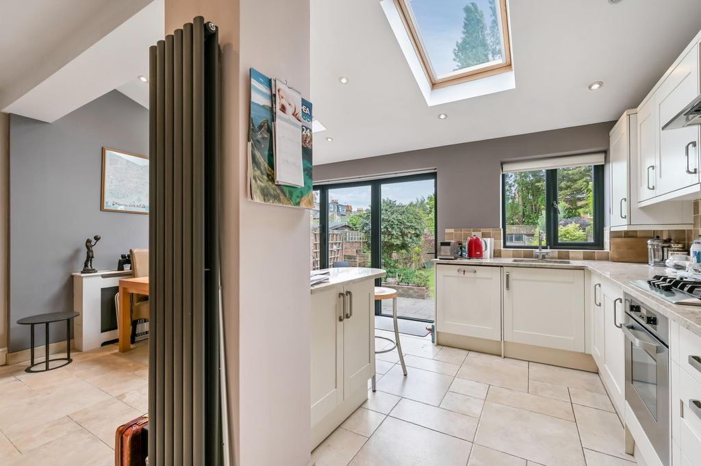Additional image 5 of 3 bed semi-detached house for saleClifden Road, Brentford TW8