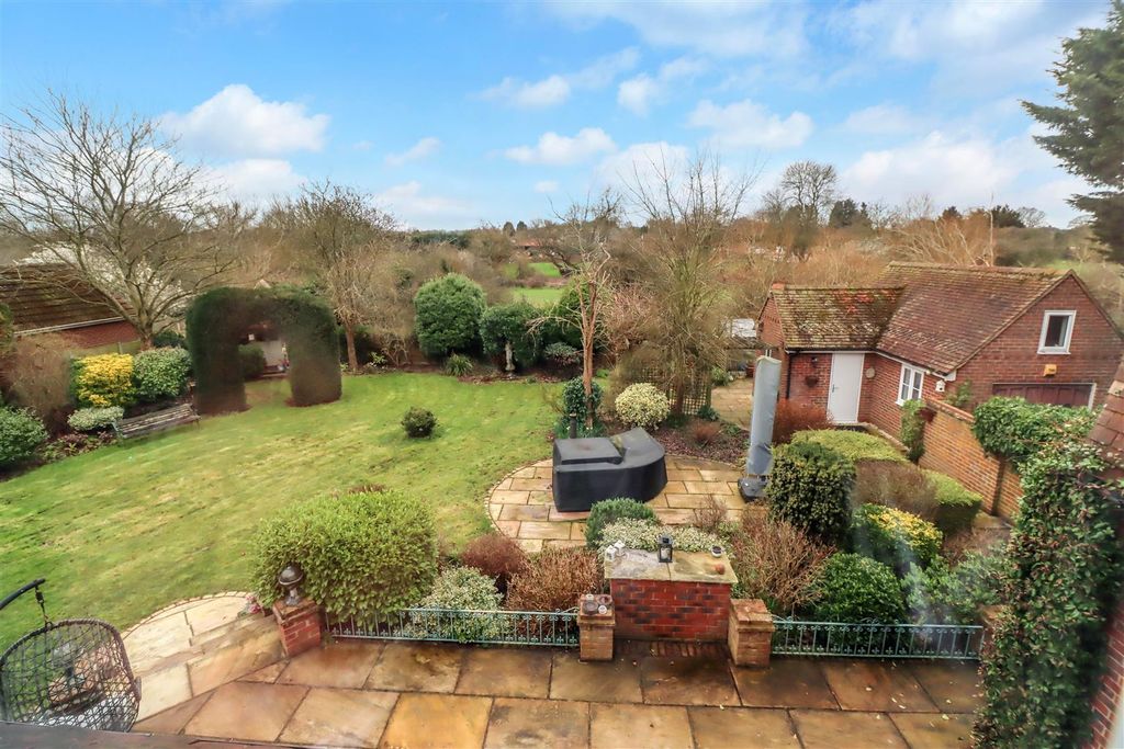 Property photo 3 of 35 Arcadia Outside-2Dp.Jpg