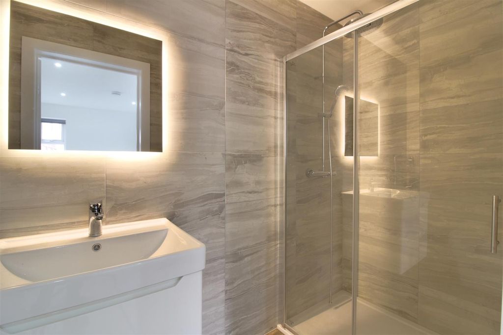 Property photo 3 of 8 Room Two Ensuite