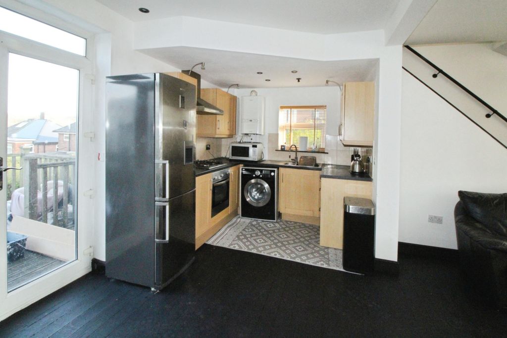 Property photo 2 of 12 Kitchen