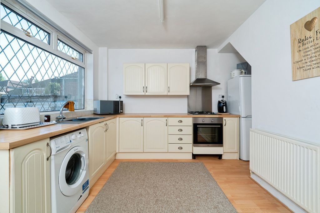 Property photo 3 of 12 Kitchen