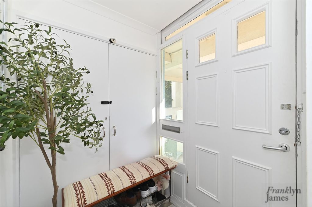 Property photo 3 of 8 7-Barleycorn-Way (8).Jpg