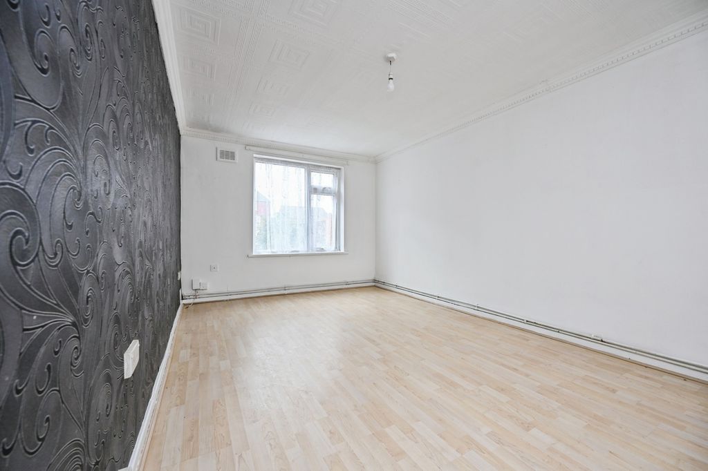 Property photo 3 of 12 Pbox-Img.Jpg