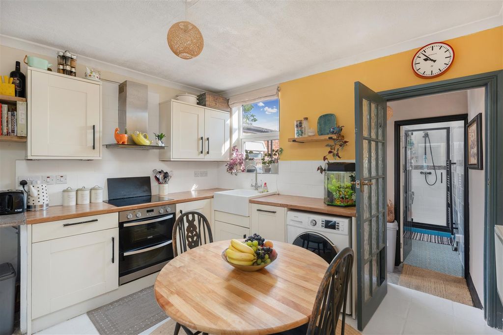 Property photo 3 of 13 49 East Street, Banbury-6.Jpg