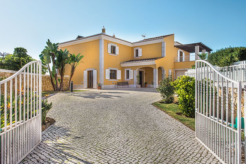 Property photo 1 of 18