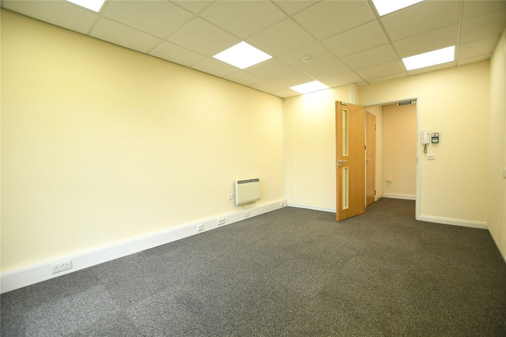 Property photo 2 of 6 Picture No. 09