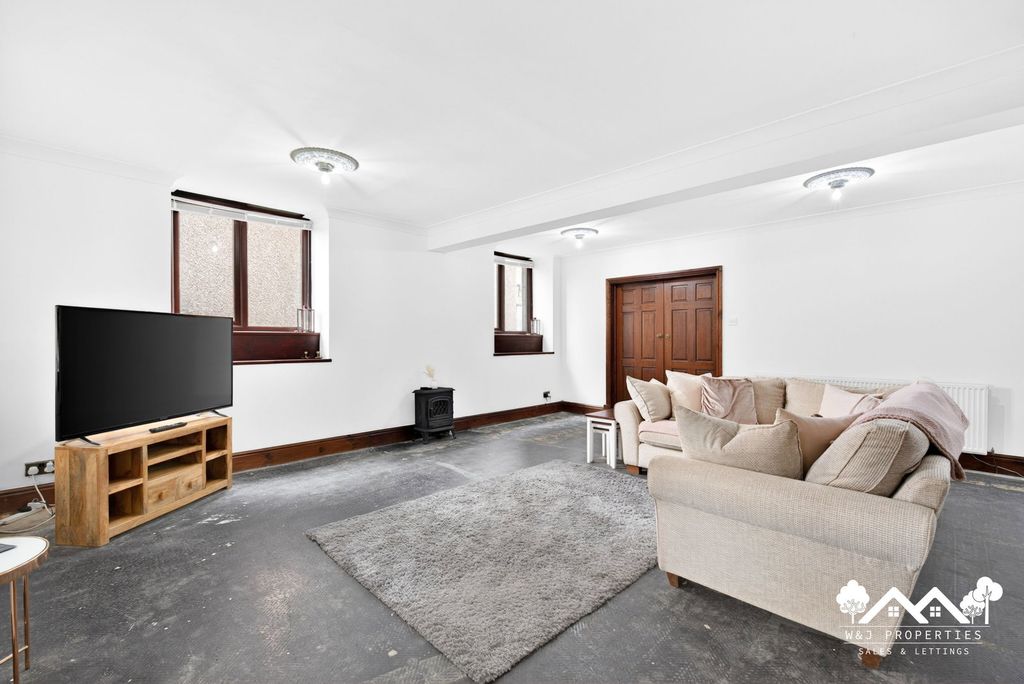 Property photo 3 of 33