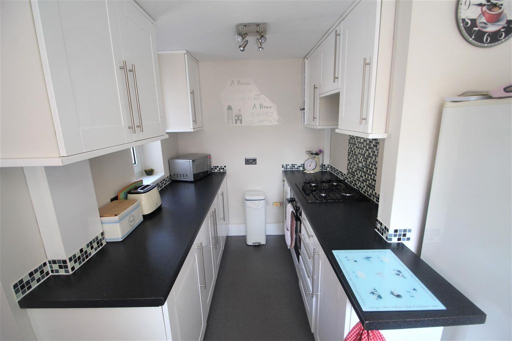 Property photo 3 of 21 Kitchen