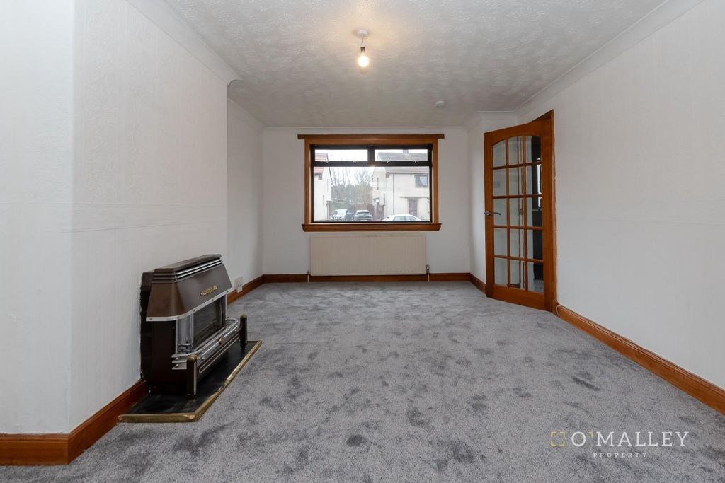 Property photo 3 of 13 Lounge