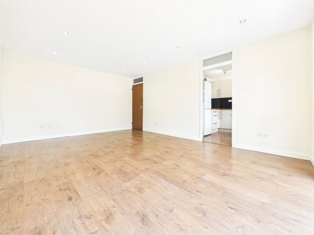Property photo 3 of 9 Picture No. 24