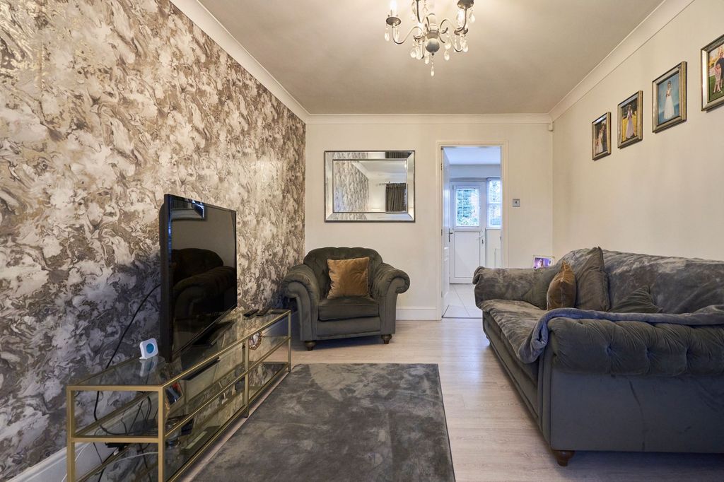 Property photo 2 of 25