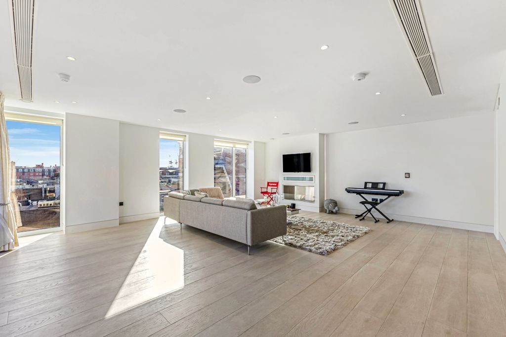 Property photo 1 of 15 Soho Thirteen Apa...