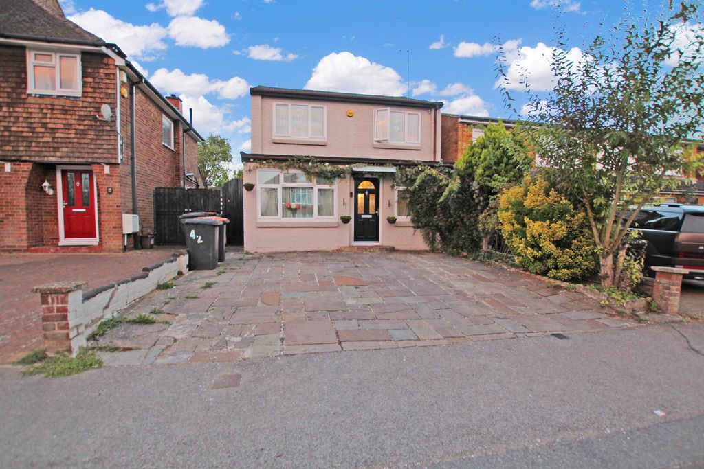 Property photo 1 of 12 Front (Exterior)