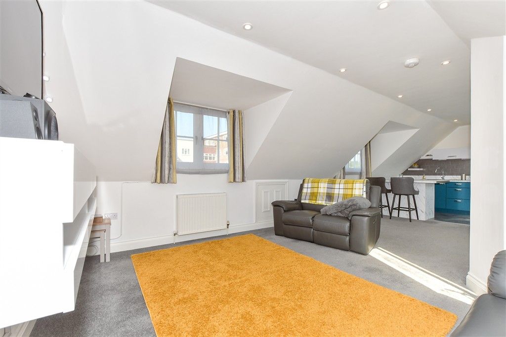 Property photo 3 of 9 Lounge/Kitchen/Diner