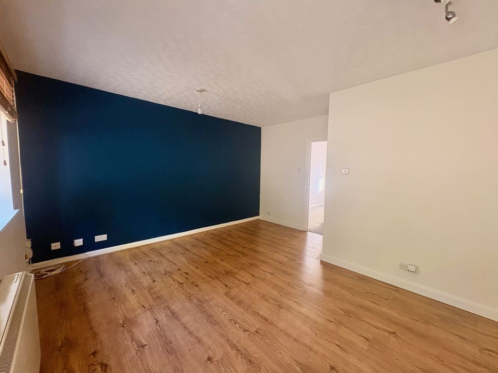 Property photo 3 of 10 Image