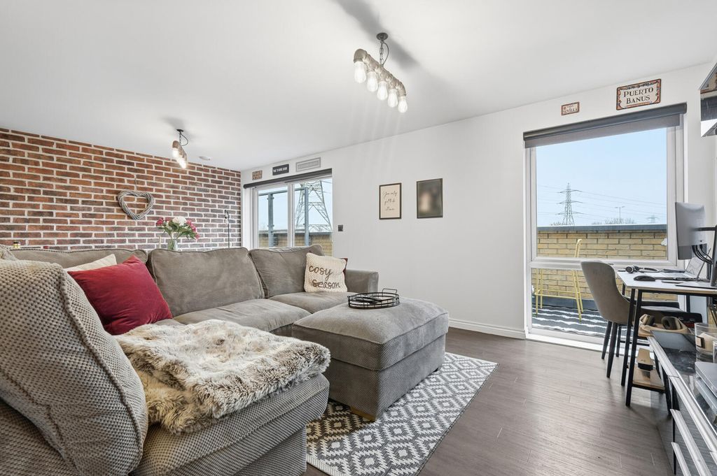 Property photo 3 of 14