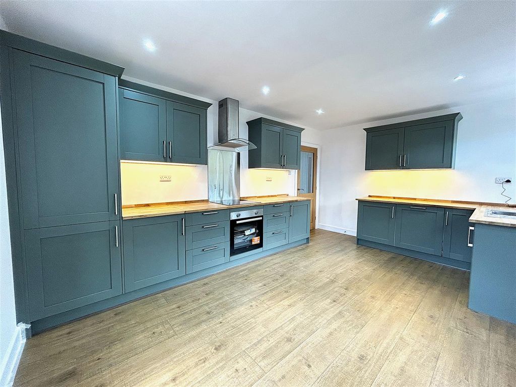 Property photo 2 of 17 Kitchen Diner