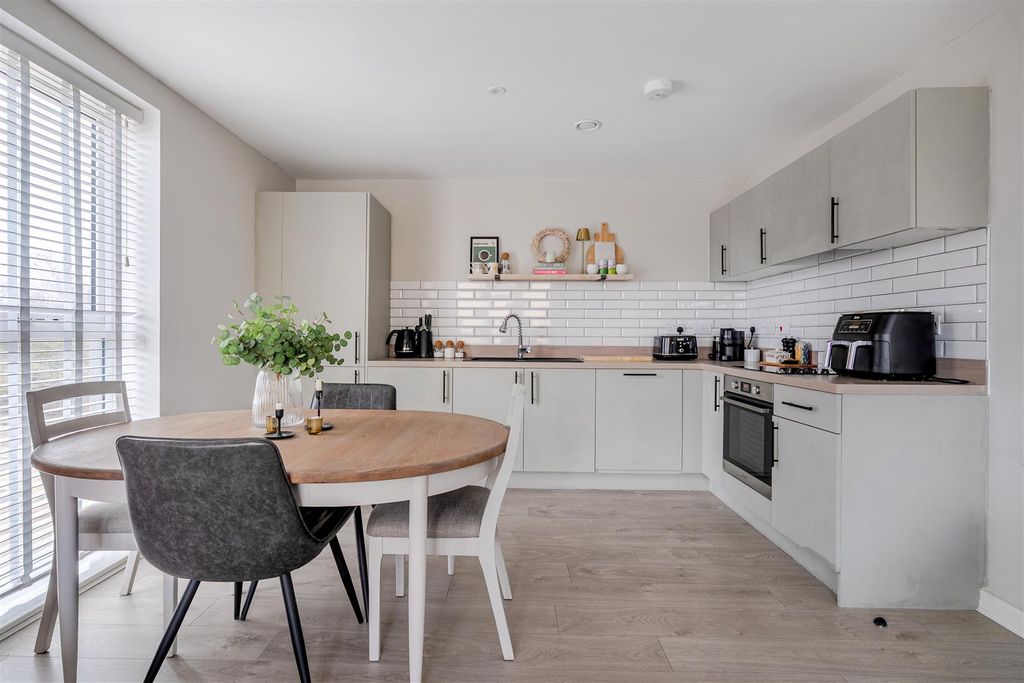 Property photo 2 of 18 1417762-7-69981E409B449.Jpg