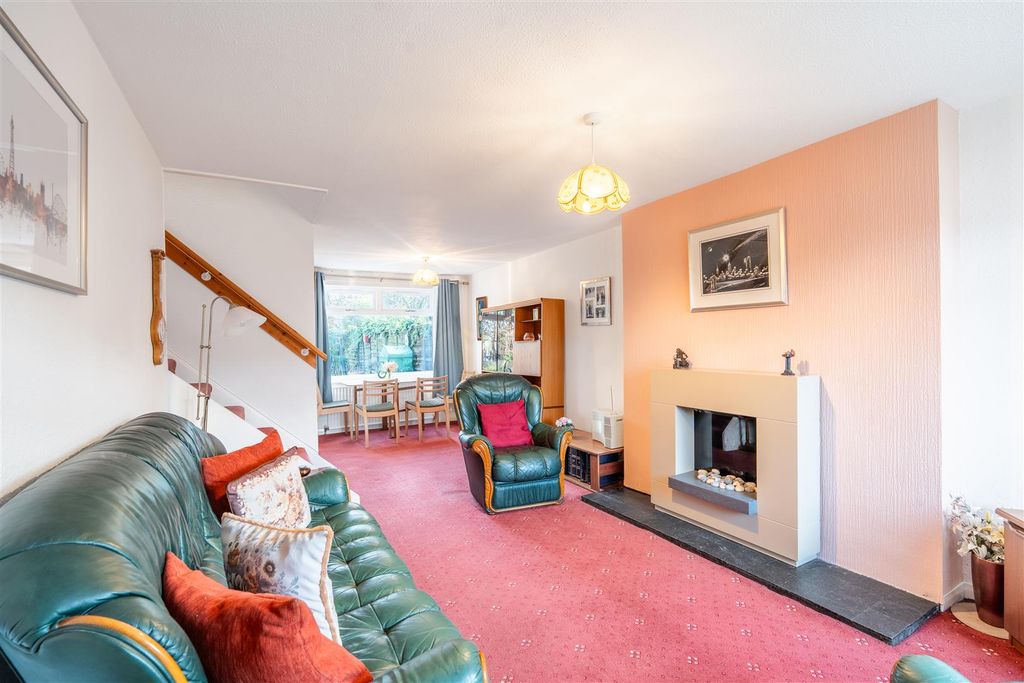 Property photo 2 of 13 Lounge.Jpg