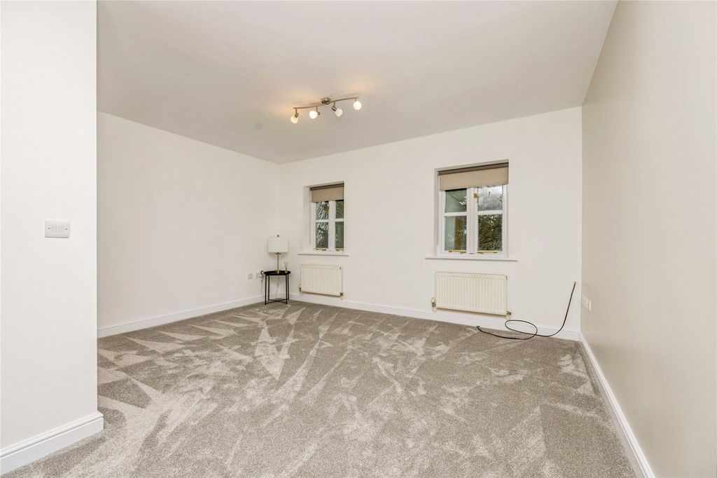 Property photo 2 of 24 Picture No. 14