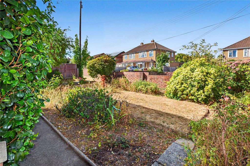 Property photo 2 of 28 Picture No. 32