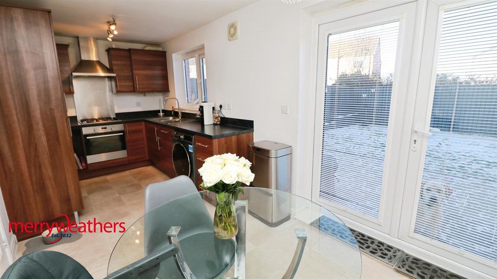 Property photo 2 of 18 Kitchen