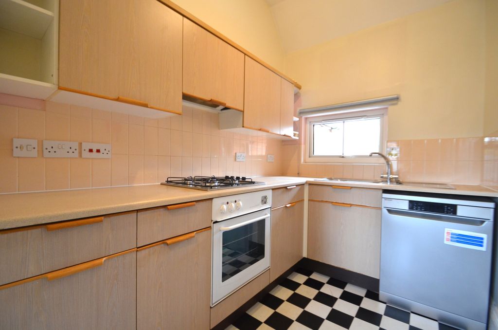 Property photo 3 of 6 Kitchen