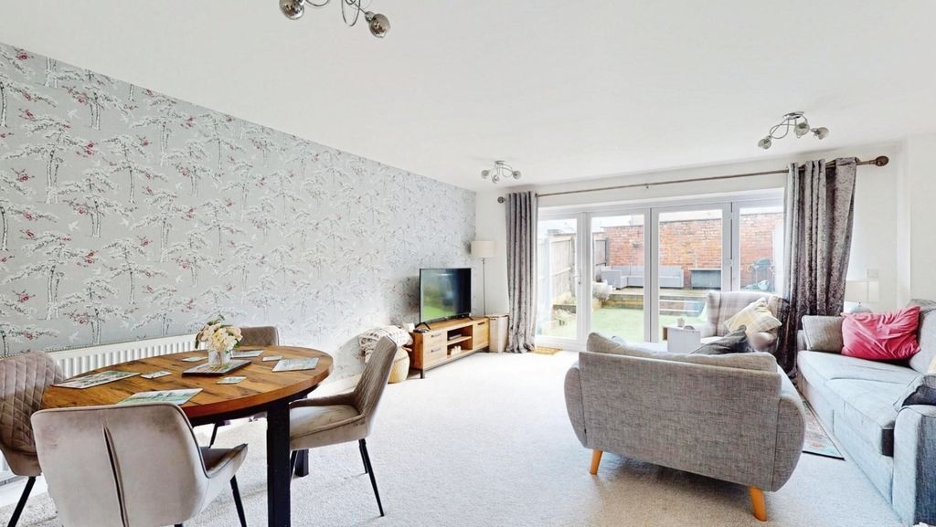 Property photo 2 of 12 Pbox-Img.Jpg