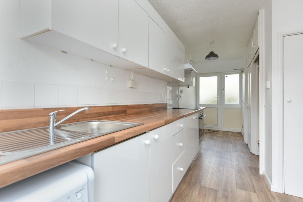 Property photo 3 of 13 1063287