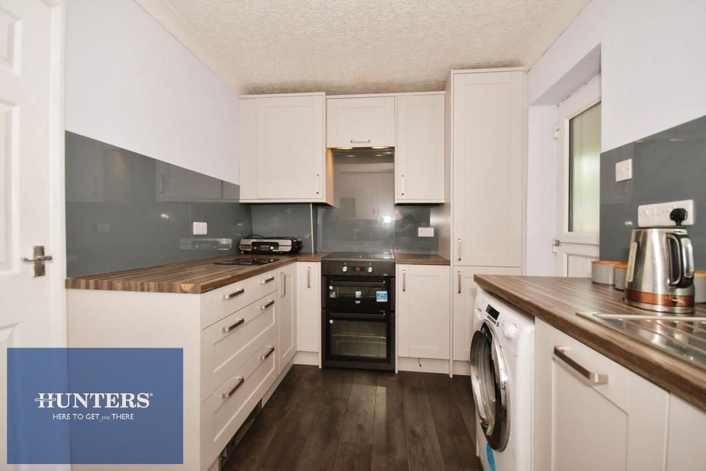 Property photo 3 of 12 Kitchen (2).Jpg