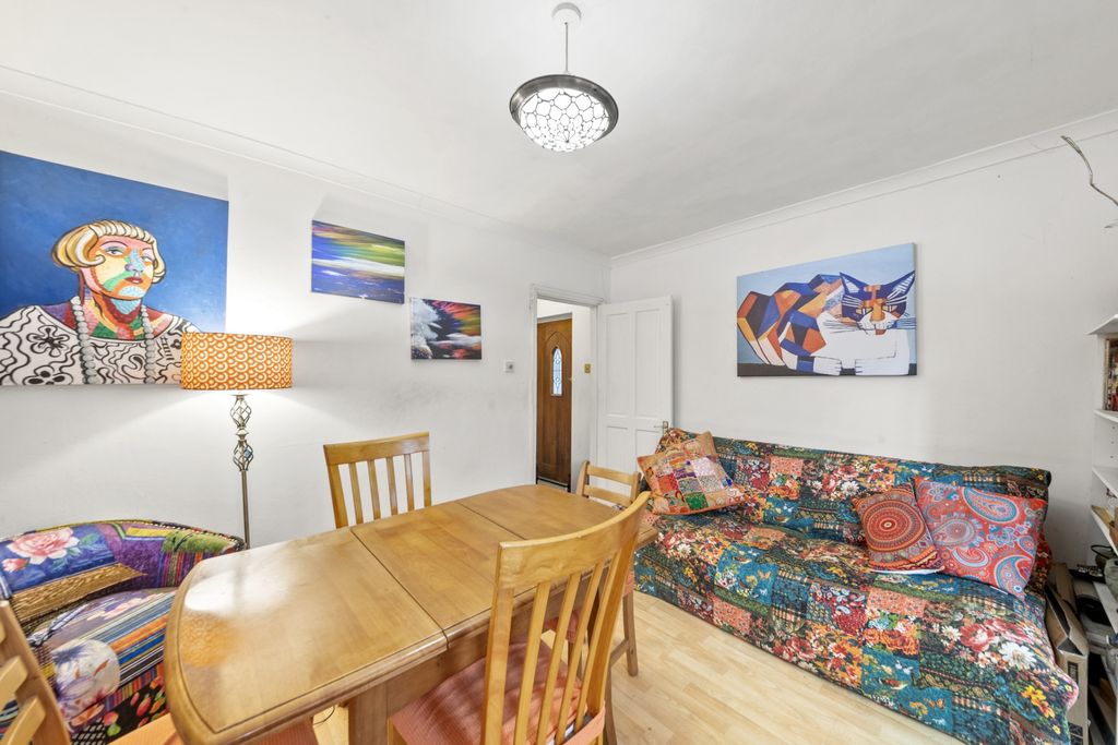 Property photo 3 of 10 Photo 5