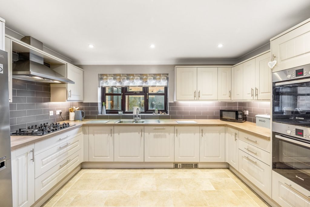 Property photo 2 of 29 1 Estella Way (Spalding)-17