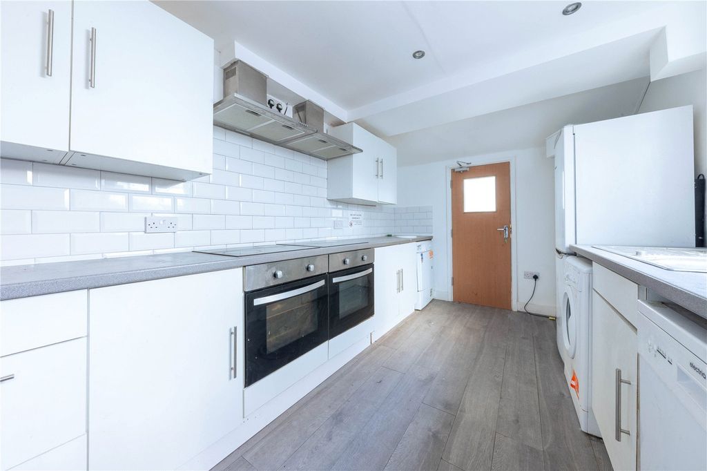Property photo 3 of 12 Kitchen