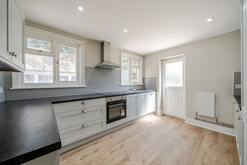 Property photo 2 of 16 1484656-11-6A5768...