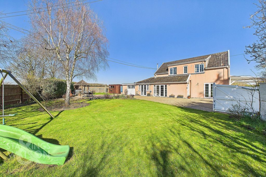 Property photo 3 of 34