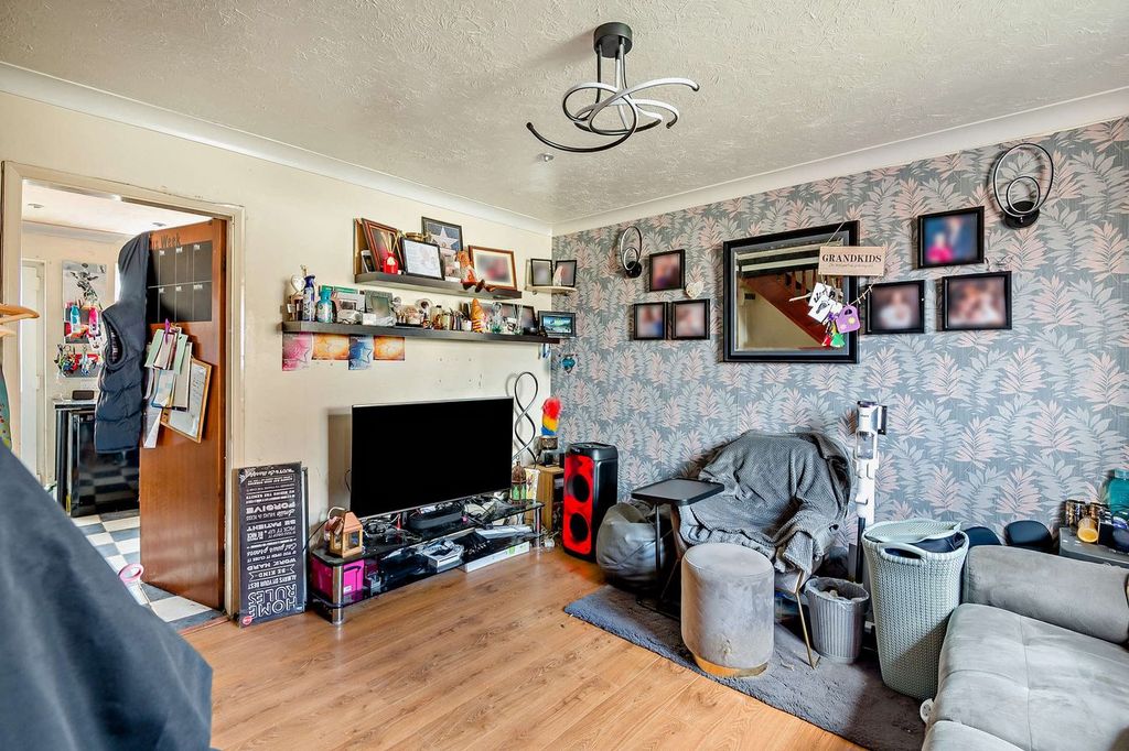 Property photo 3 of 18