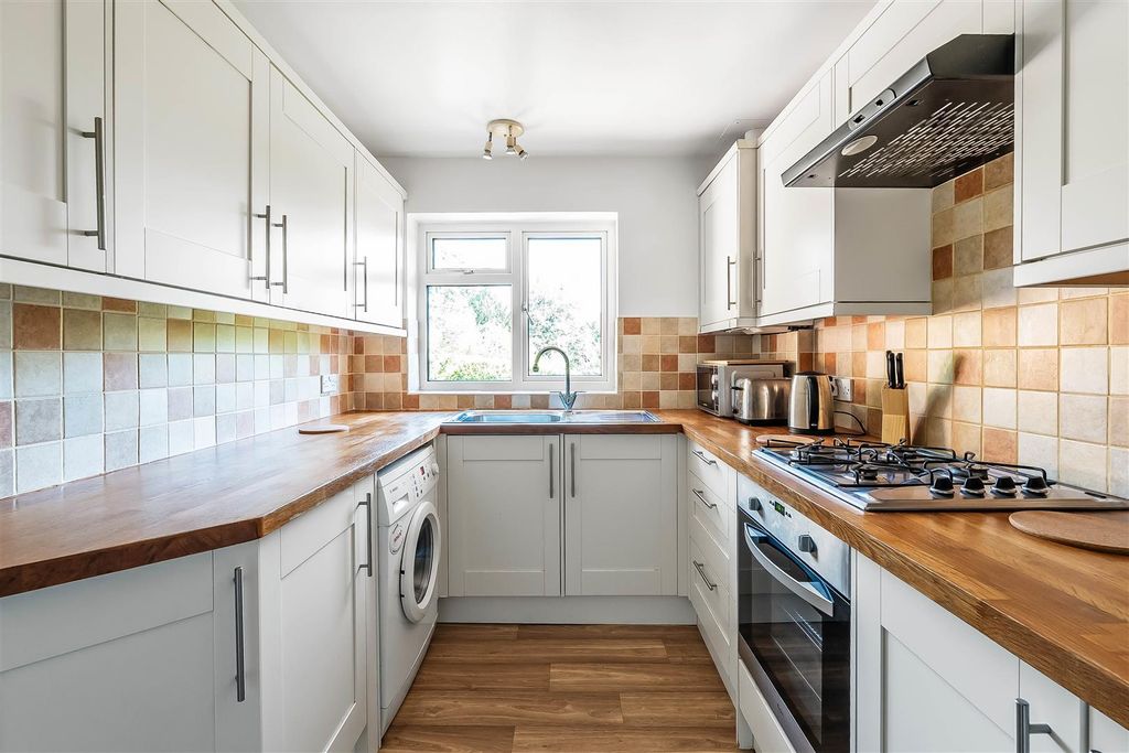 Additional image 4 of 2 bed maisonette for saleMinchin Close, Leatherhead KT22