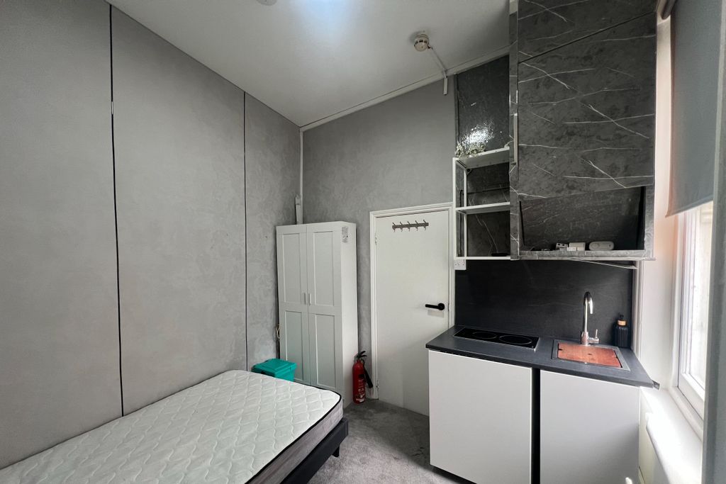 Property photo 2 of 7 79 Praed Street, Paddington, London W2 1Ns