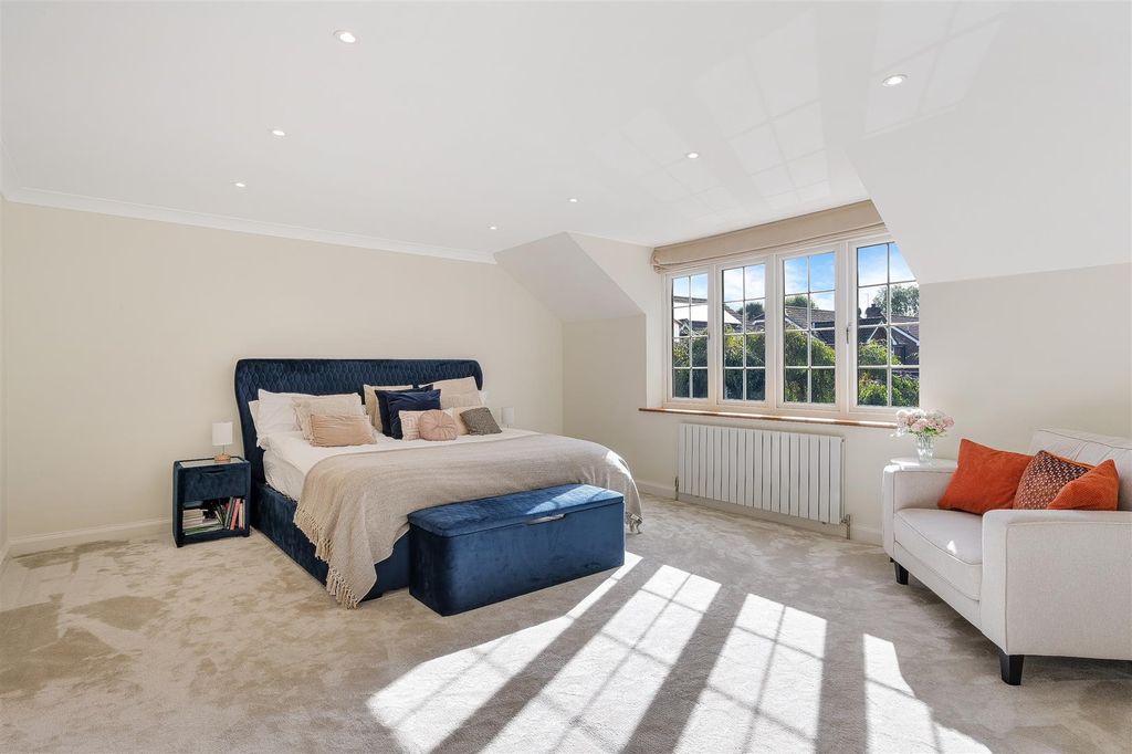 Property photo 3 of 16 Barn Close (12).Jpg